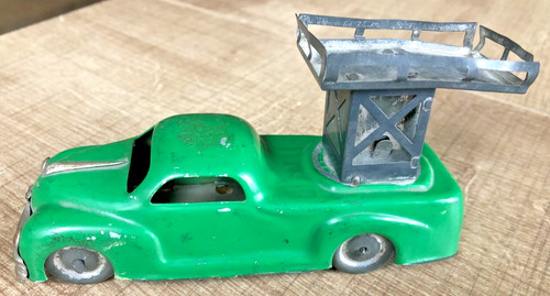 Voiture camionnette tôle grue